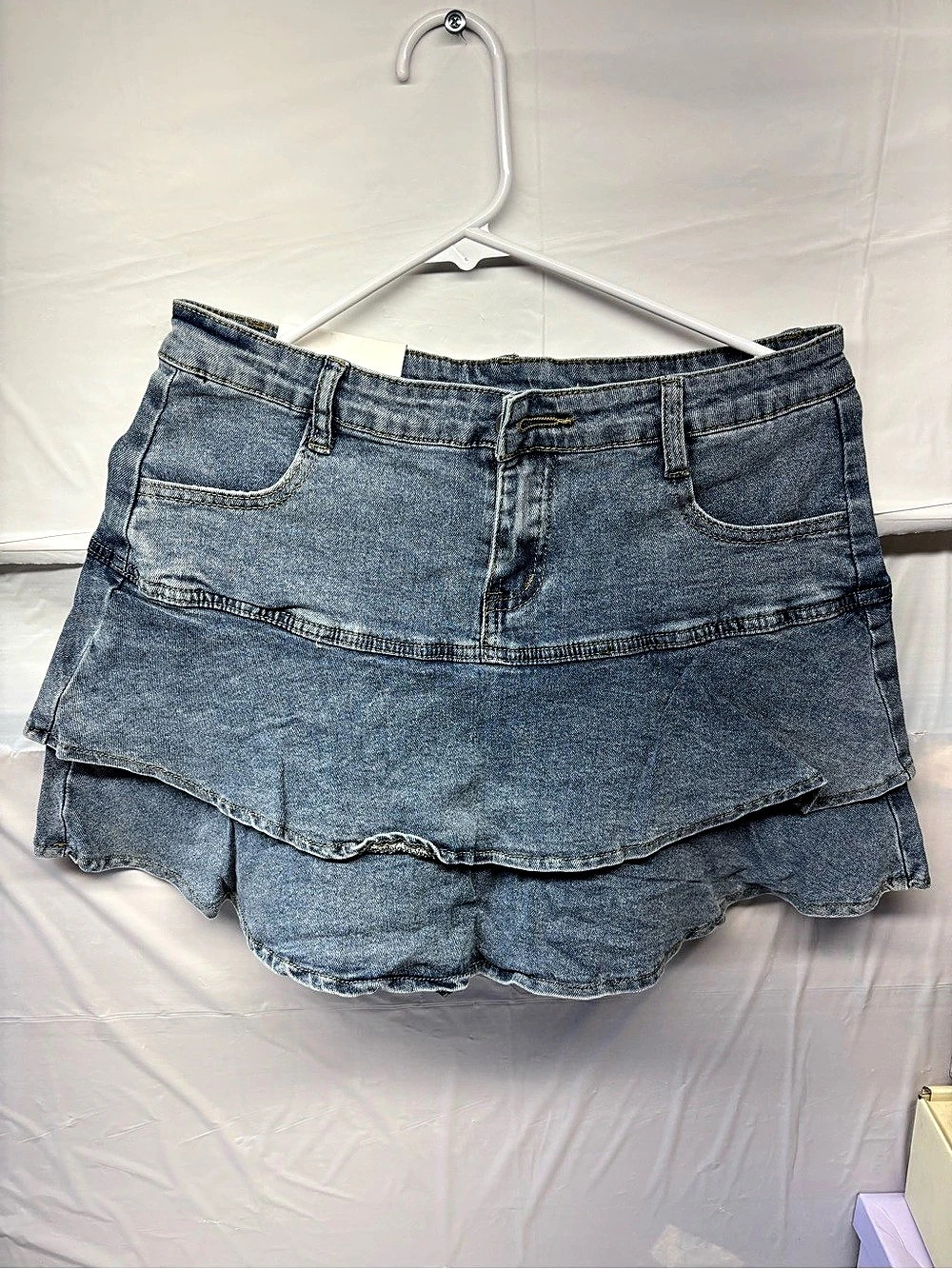 Fashion Jeans Ruffled Denim Jean Shorts Size XL NWT